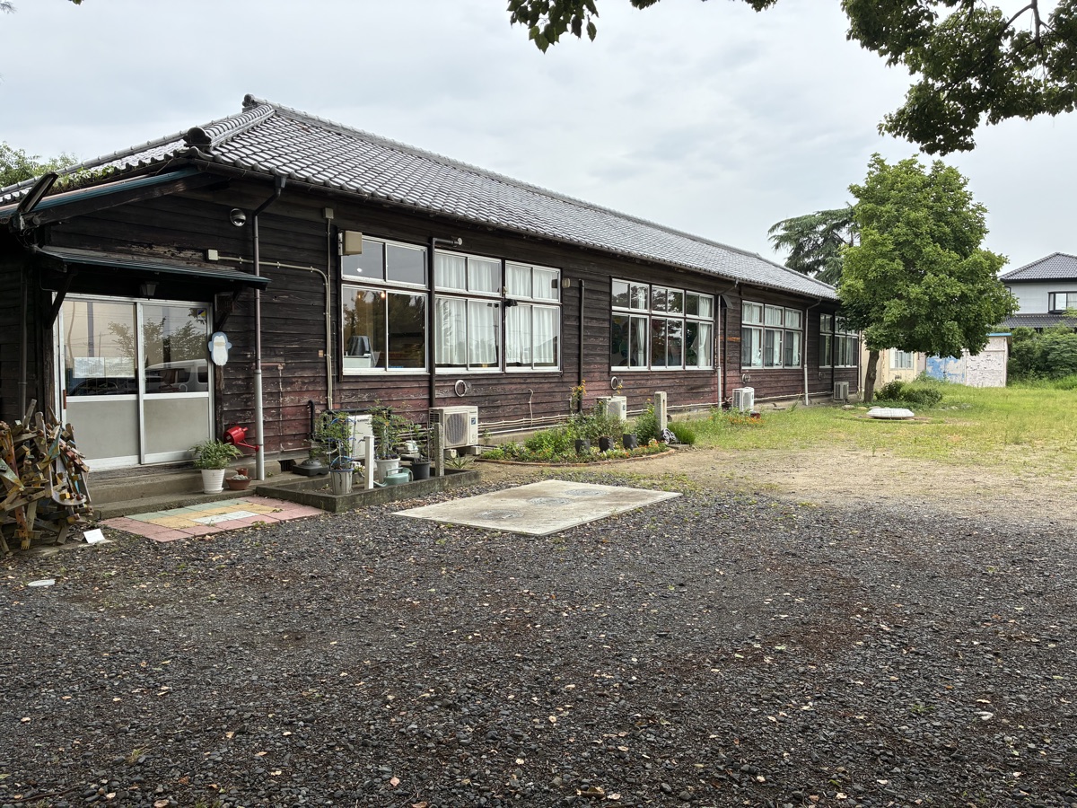 旧・毛野小学校大久保分校の木造校舎(足利市)